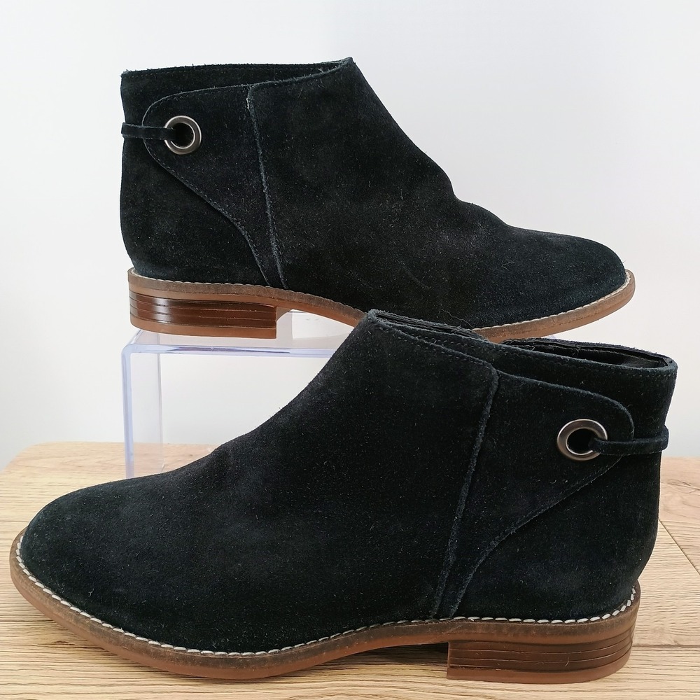Clarks Womens 8 Black Suede Leather Ankle Boots Low Block Heel Side Zip Bootie